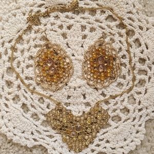 Cloe and Isabel Honeycomb Set   🐝